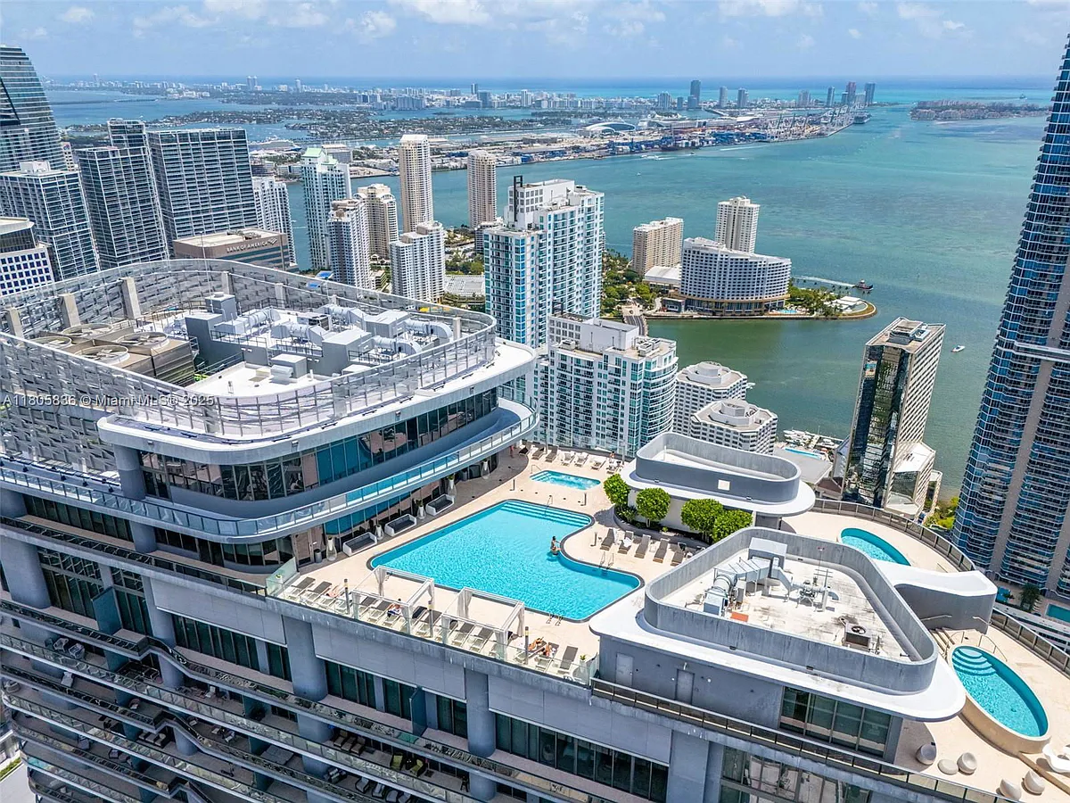 Building Photo - 1000 Brickell Plz #2709