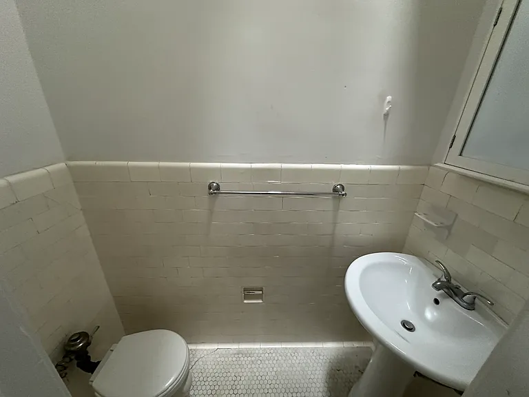 1175 Chapel St #A10 — Photo 10