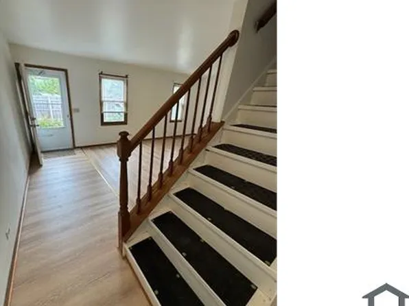 324 N Jackson St, Elgin, IL 60123