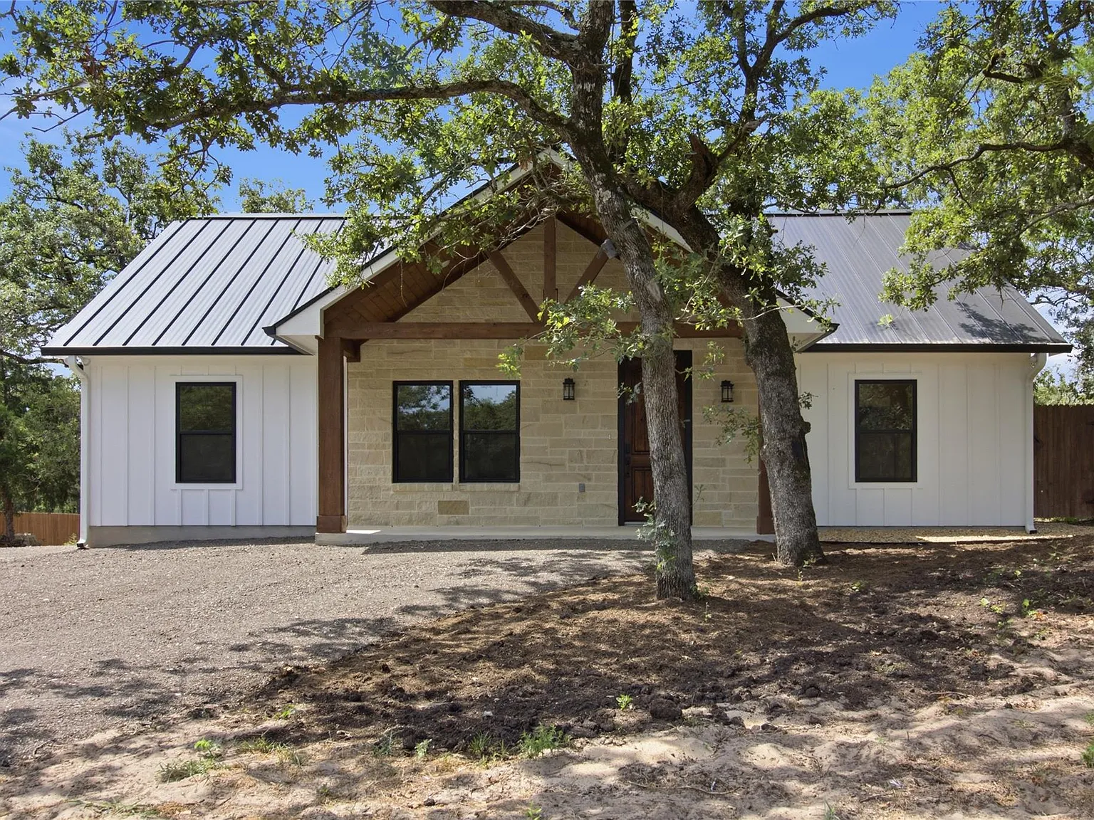 3 bed, 2.0 bath, 1334 sqft, $1,850 — Photo 2