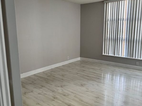 3400 NE 192nd St APT 802