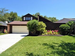 16611 Neumann Dr, Houston, TX 77058
