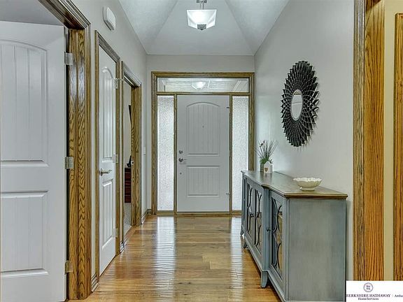 4th image of 940 S 184th St