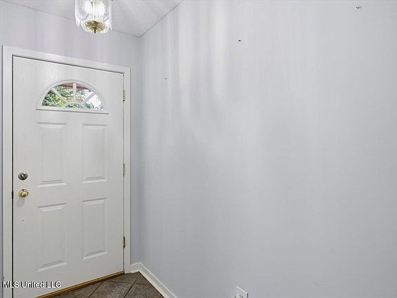 5th image of 55 Pebble Hill Dr