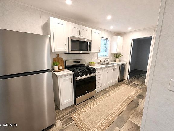 3rd image of 203 Tulane Ln