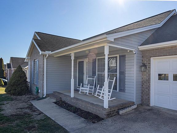 3rd image of 1775 Park Lawn Dr