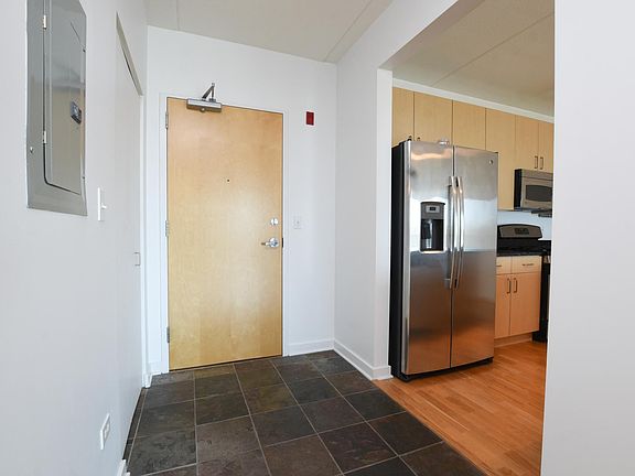 3rd image of 900 Chicago Ave Unit 305