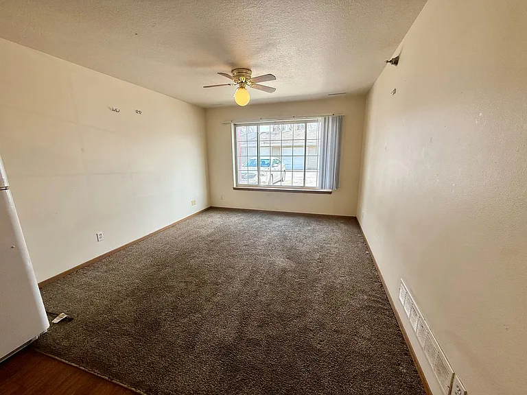 221 Crystal St — Photo 47