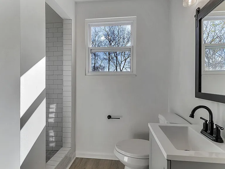124 Grenadier Dr — Photo 9