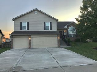 8943 N Essex Dr, Kansas City, MO 64156