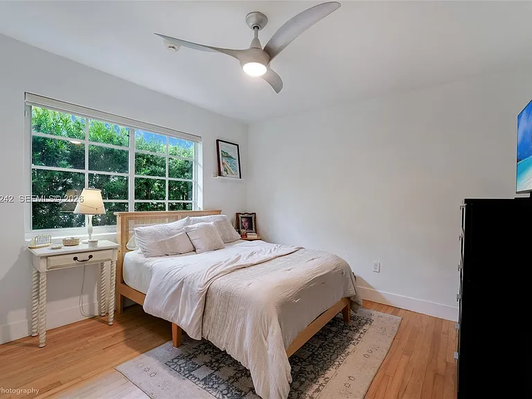 1556 Catalonia Ave — Photo 12