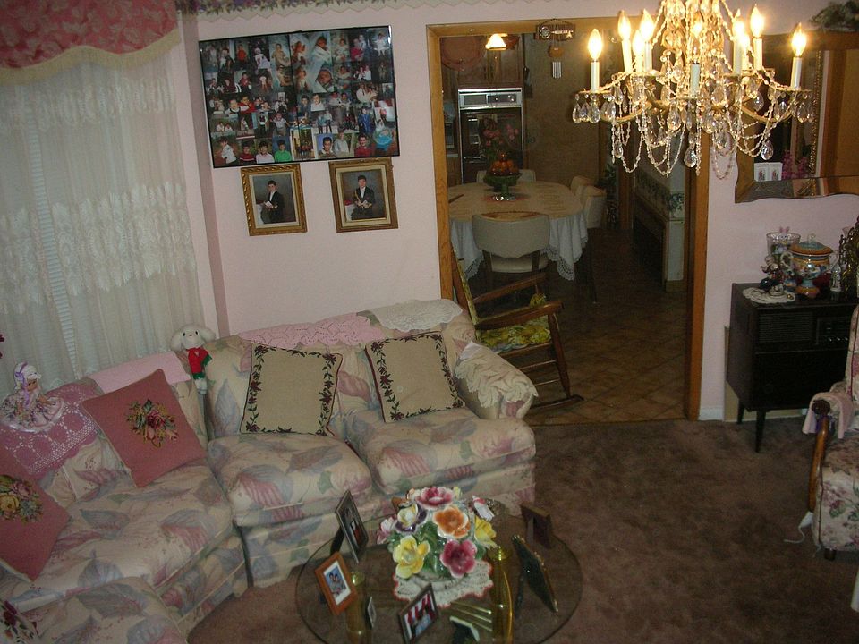 2nd image of 124 Elm St
