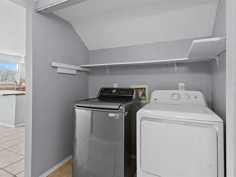 12162 Huntington Venture Dr — Photo 11