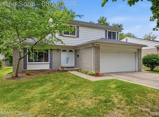 9347 Westbury Ave, Plymouth, MI 48170
