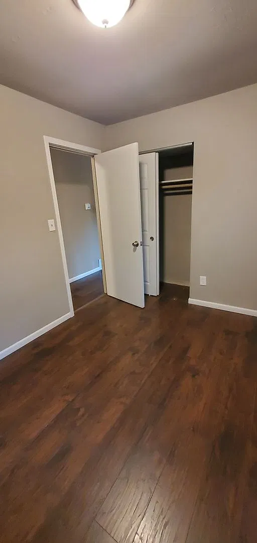 3 Bedroom 1 Bath in East Glen Park — Photo 4