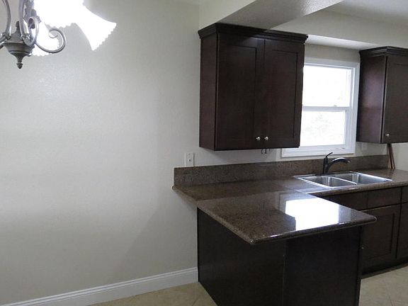4th image of 1331 Hallwood Ct