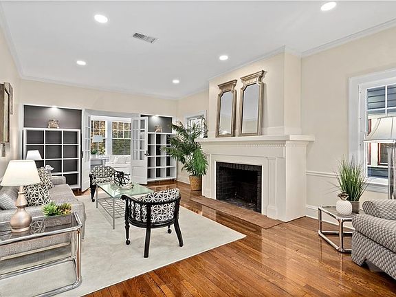 3rd image of 3030 Lincoln Blvd