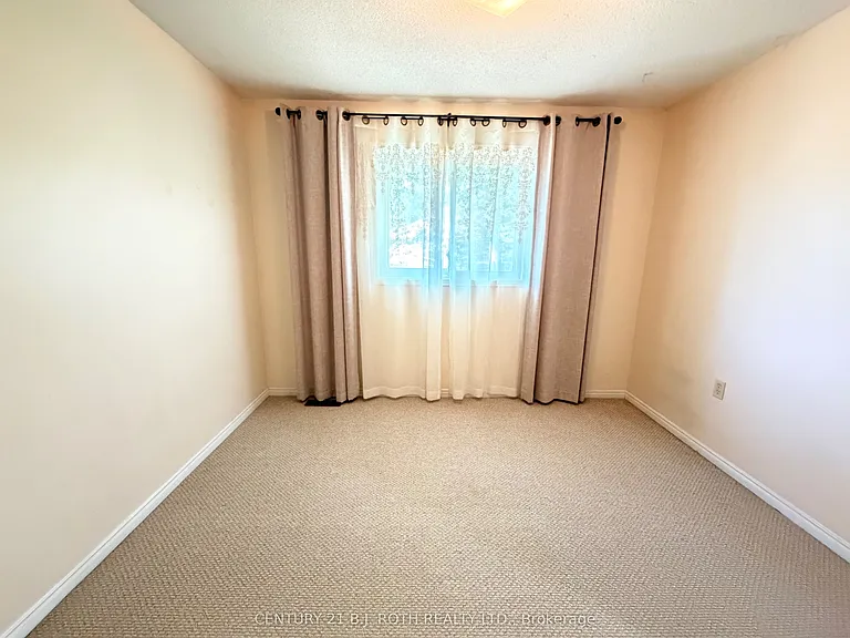 29 Irwin Dr #UPPER — Photo 14