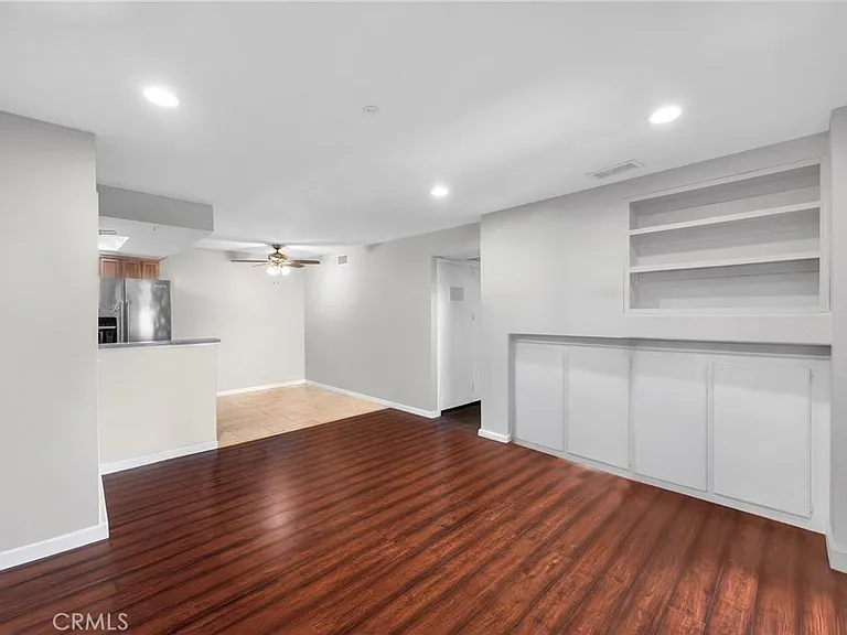 111 S Lakeview Ave — Photo 5
