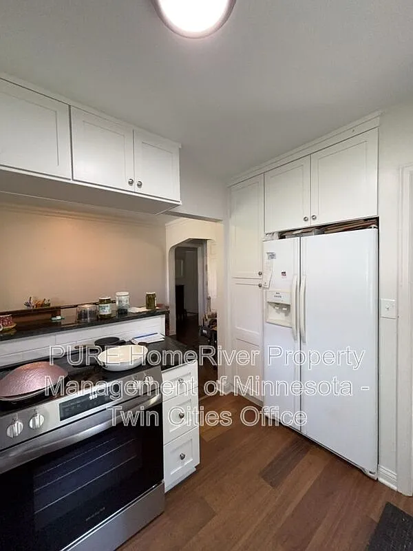 4 bed, 1.0 bath, 1800 sqft, $2,525 — Photo 3