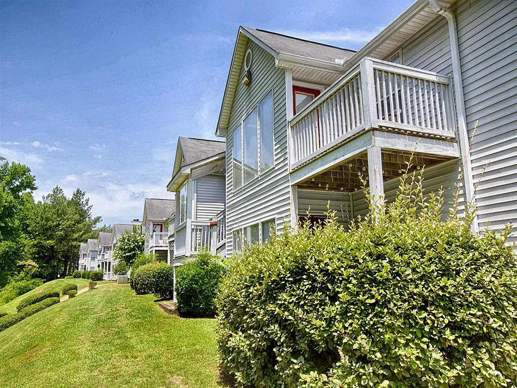 Rivermont Apartment Homes — Photo 3