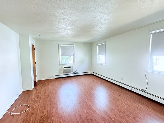 5th image of 32 Newton Ave APT 3