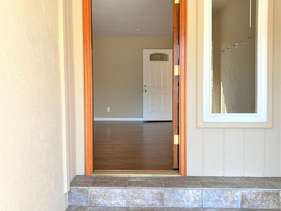 4th image of 1000 Hobie Ln