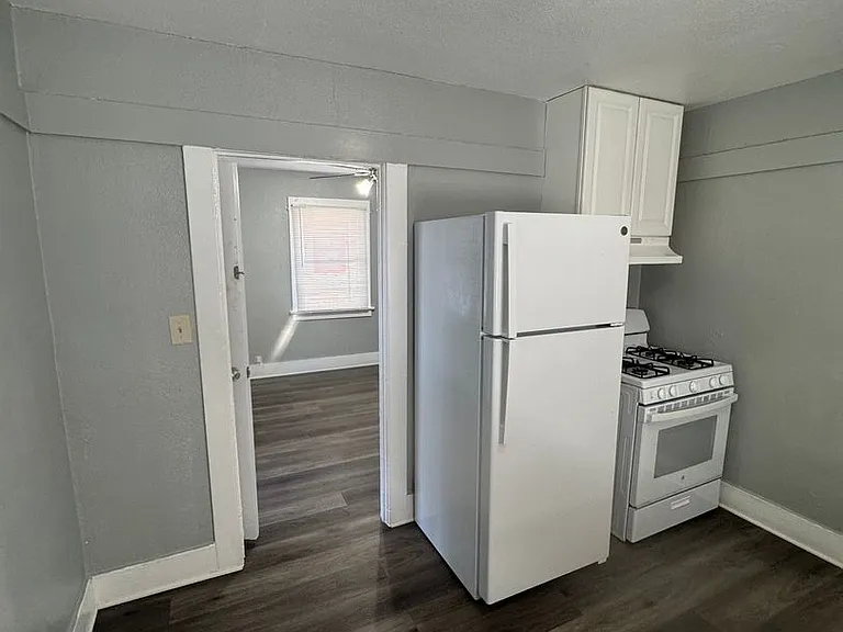 142 W Valencia Dr — Photo 5