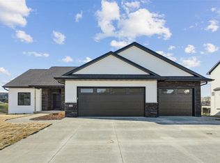 715 Cedar Bend Dr, Solon, IA 52333