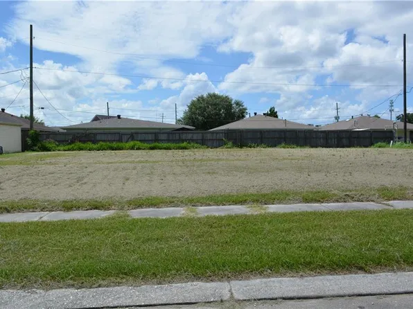 2500 Paul Dr, Meraux, LA 70075