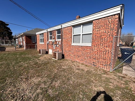 4th image of 1120 NW 28th St
