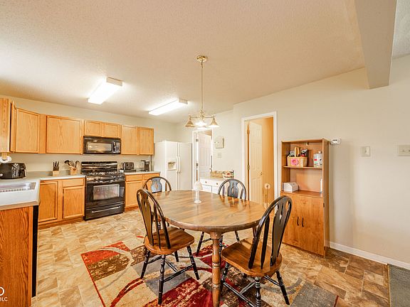 5th image of 502 Streamside Dr