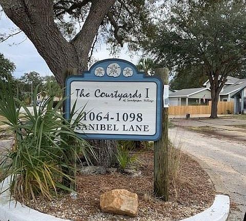 3rd image of 1076 Sanibel Ln
