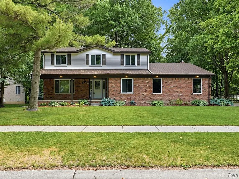 1880 Welling Dr — Photo 1