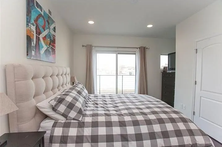 1310 N Hope St — Photo 7