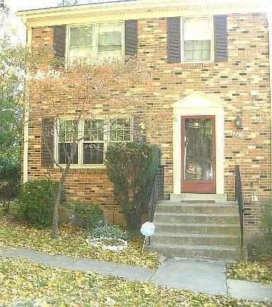 2nd image of 3001 Seven Oaks Pl
