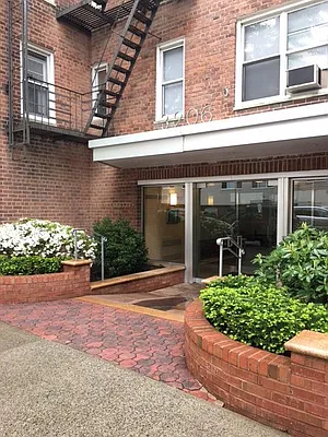 Sold by Exclusive Properties Sotheby's International Realty | media 22