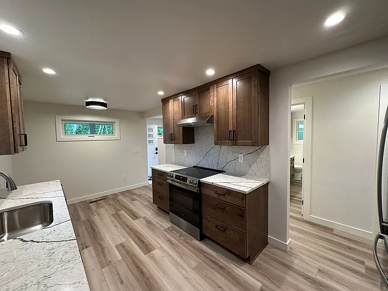 1019 Wilson St — Photo 15