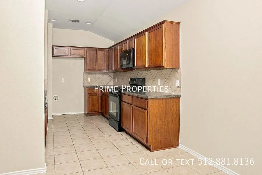 Beautiful brick home available for lease! — Photo 4