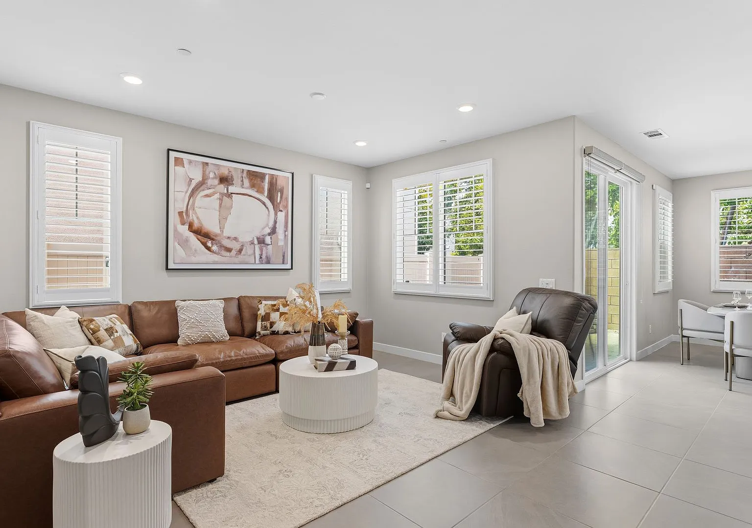 Modern & Spacious 3-Bedroom Home in the Phillips Ranch Community ! — Photo 1