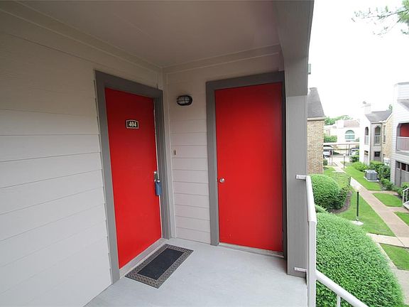 5th image of 2025 Augusta Dr APT 404