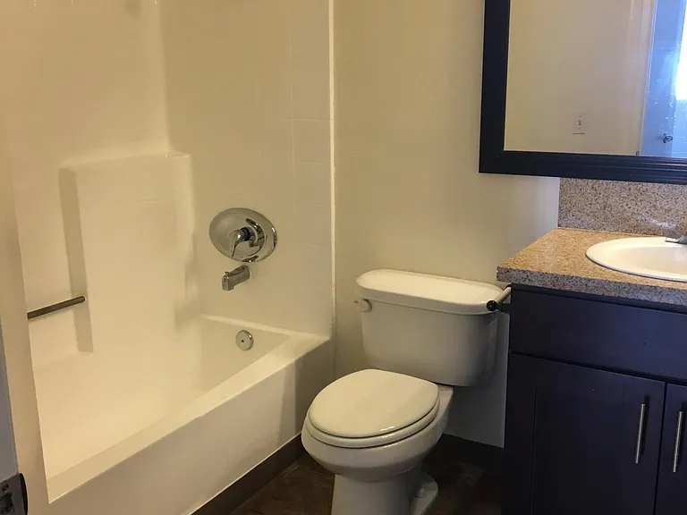 Catalina Apartments — Photo 51