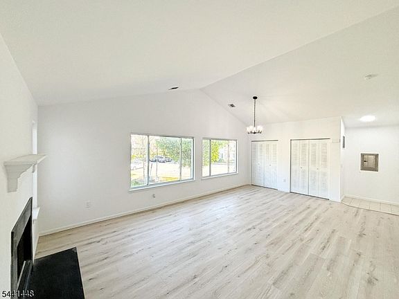 4th image of 135 Falcon Ridge Way