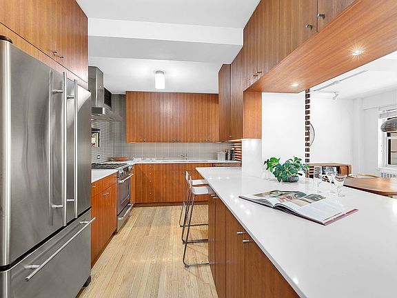 5th image of 415 E 52nd St #7HJ