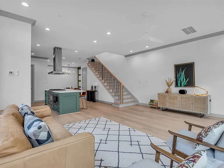 1724 Ridgewood St — Photo 13