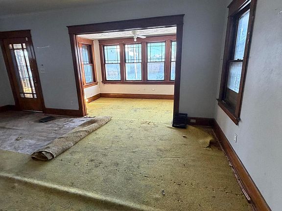 4th image of 298 W Park St