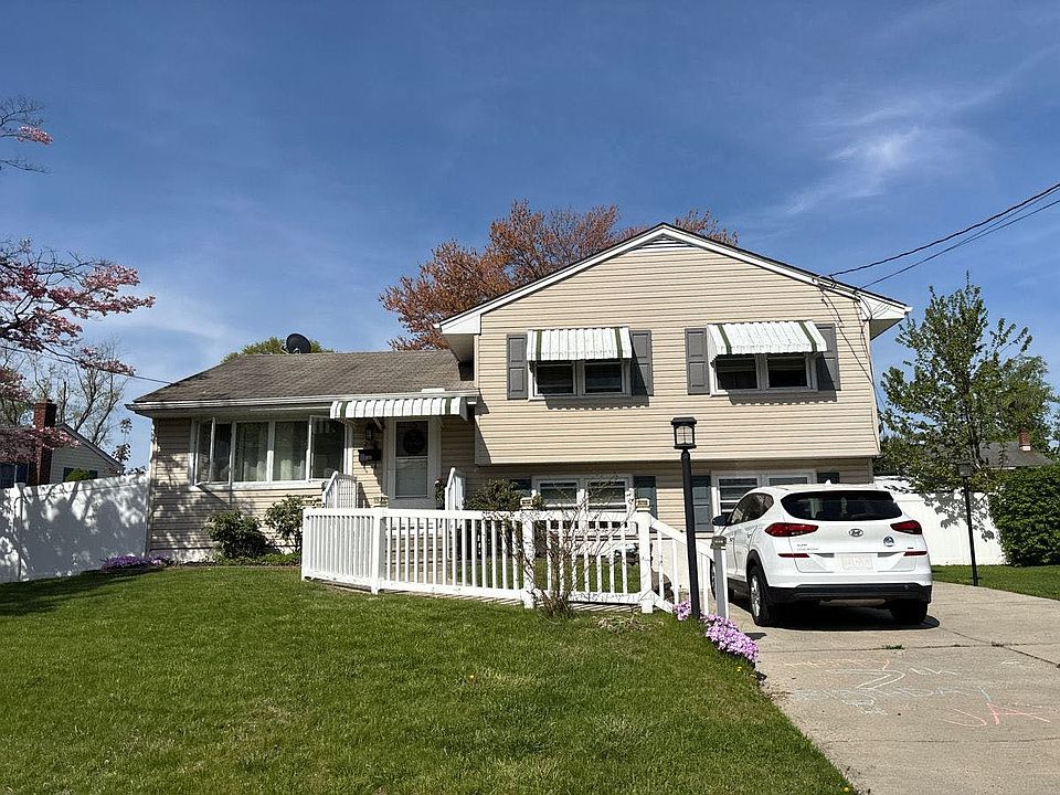 1st image of 28 Evergreen Rd