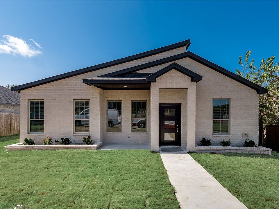 1st image of 906 Olson Pl