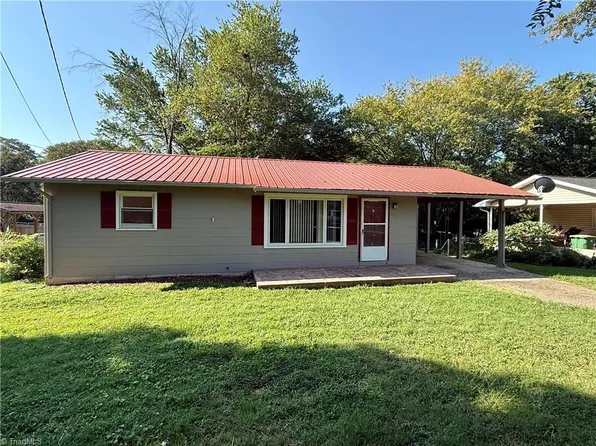 111 Arbor St, Boonville, NC 27011