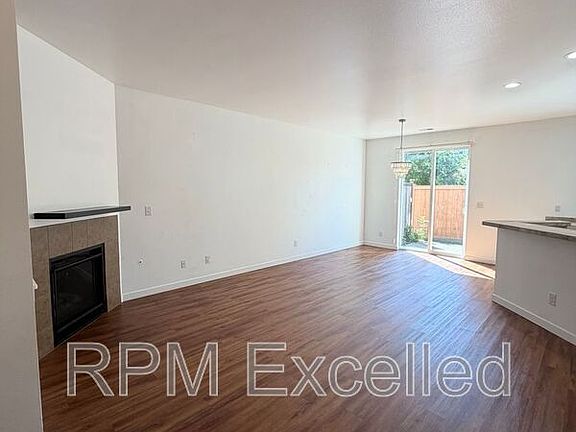 5th image of 1462 51st Pl NE